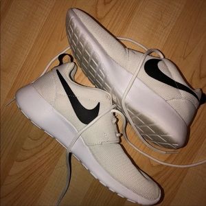 Nike Shoes - Nike White Roshe Nike Shoes - Nike White Roshe